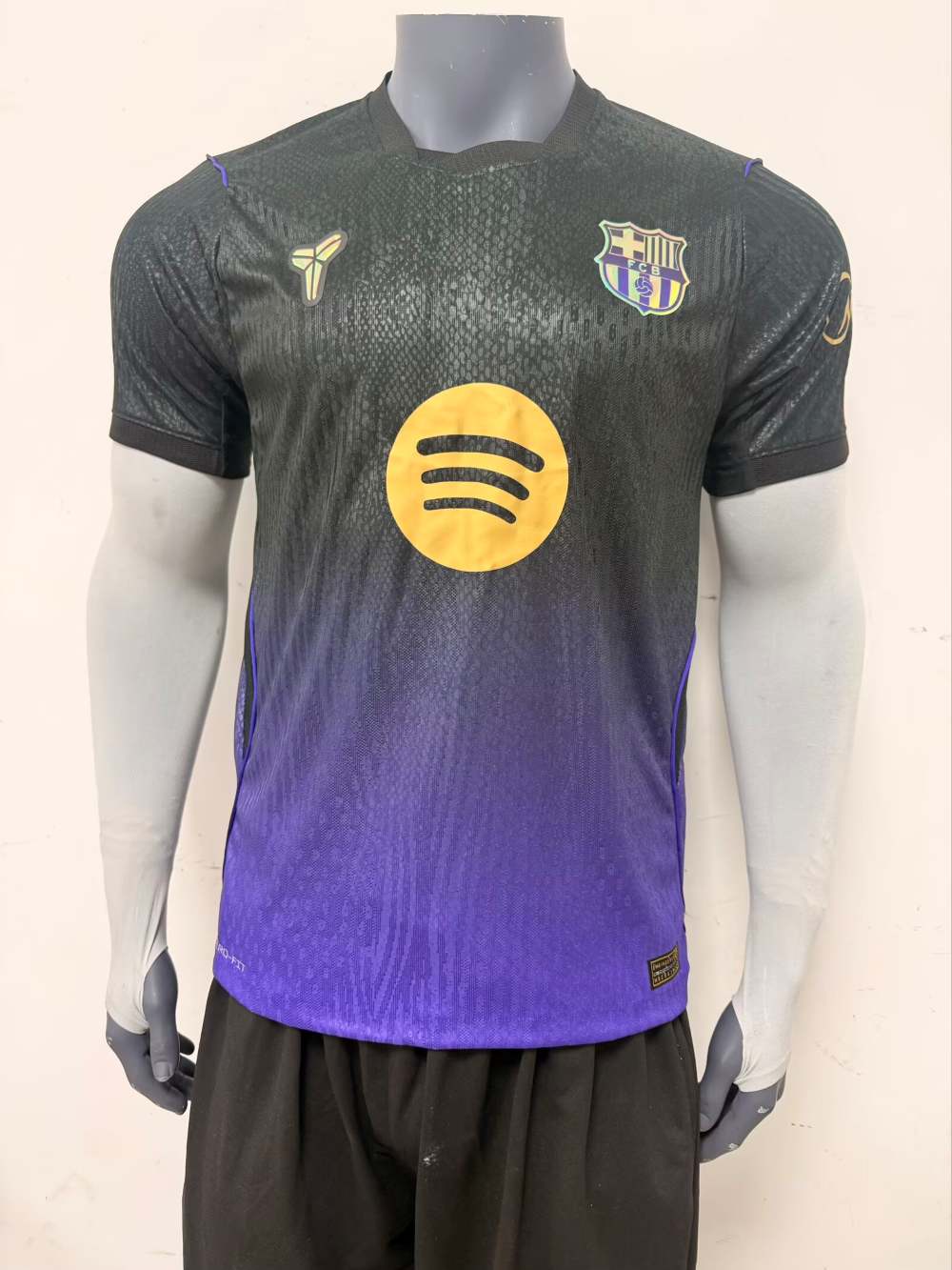 BARCELONA JUGADOR 2026/2027 VISITANTE X KOBE