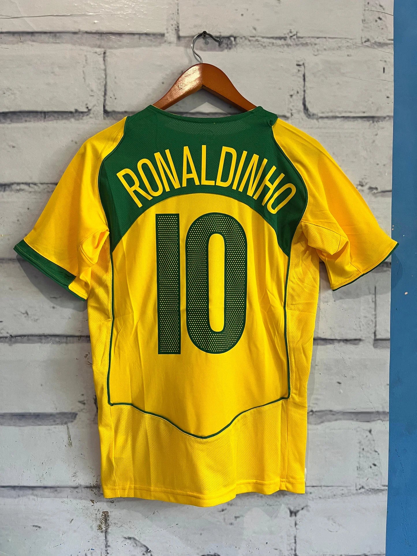 BRASIL 2004 LOCAL  RONALDINHO #10